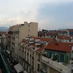 In Rue Halevy Apartament