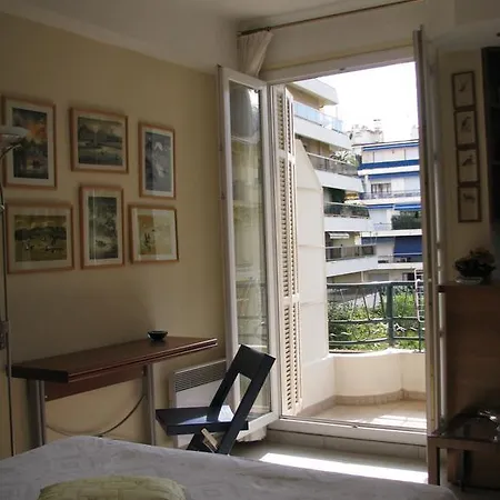 In Rue Halevy Apartamento