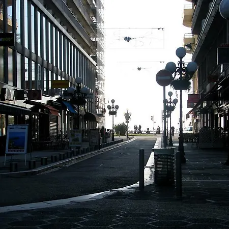 In Rue Halevy * Ницца